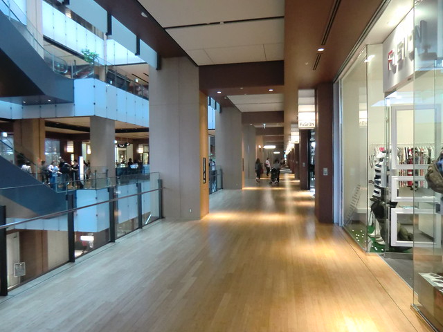 Tokyo Midtown Shopping mall （東京ミッドタウン - 東京赤坂)
