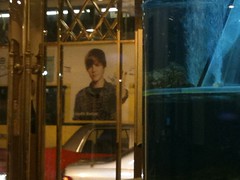 Bieber on Bus in HK spotted through North Point restaurant door