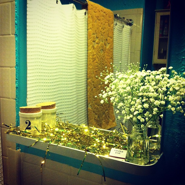 Even the bathroom needs some gold for the new year!