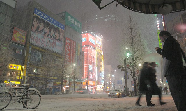 23 Jan 2012 Akihabara snows 