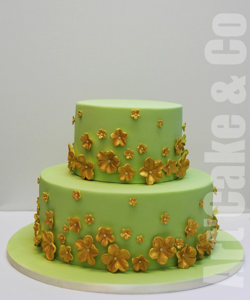 Green and gold wedding cake