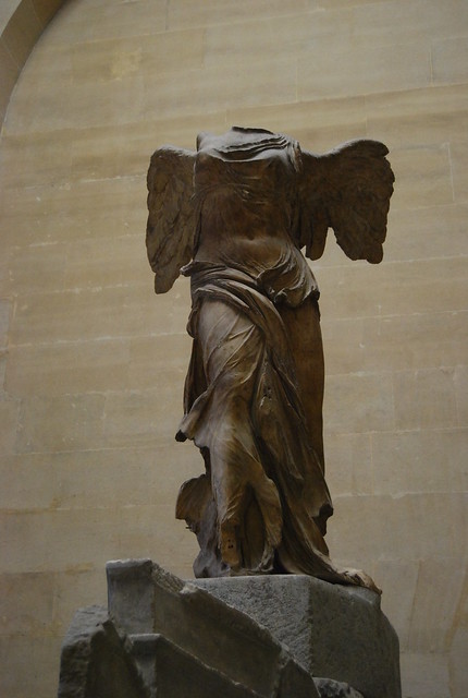 La Victoria de Samotracia en el Museo del Louvre de París