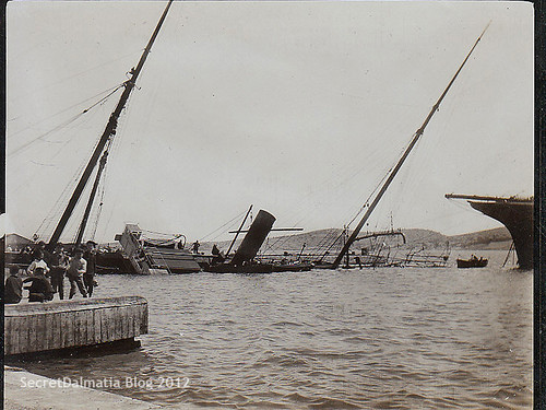 Ups! Galatea sunk at the main pier back on April 27th of 1907 (original photo from my private collection)