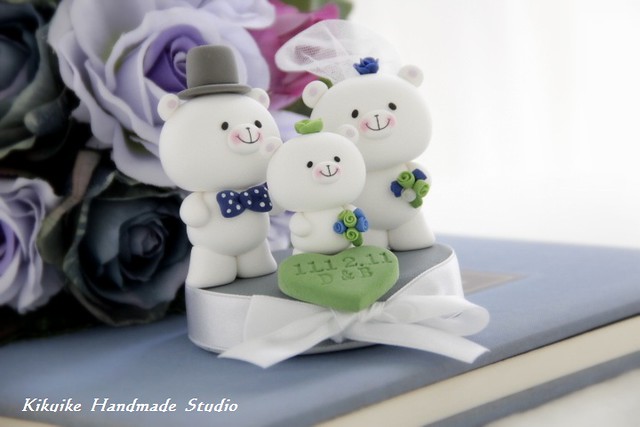 Wedding Cake Topperlove bear with a little baby