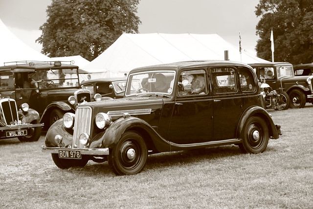 BOW978 1938 Armstrong Siddeley 16hp Coach saloon at the Tendring Show 2011