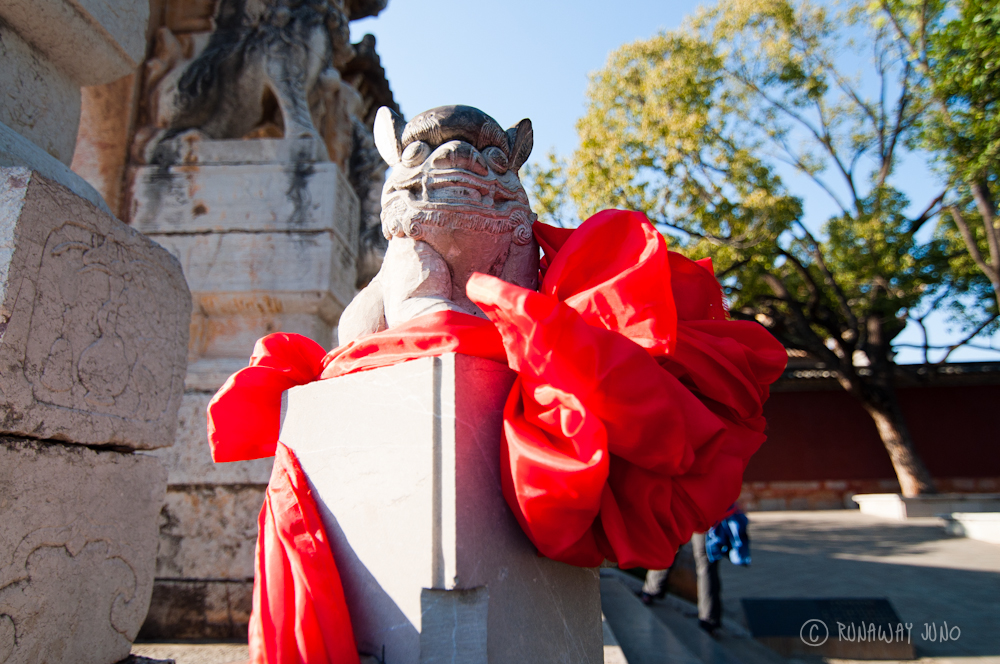 Red bow from Confucian temple