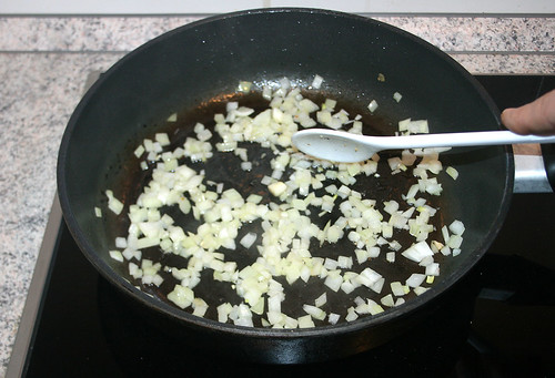 17 - Zwiebeln andünsten / briefly saute onion