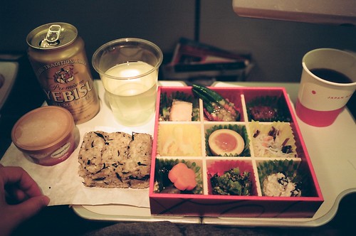 懷念這飛機餐！柚子茶和味增湯都好喝！