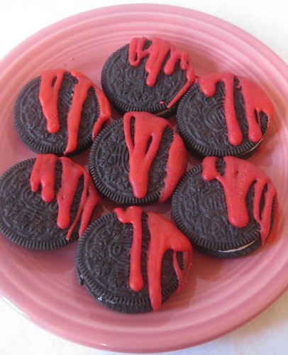 ghoul's day: bloody oreos