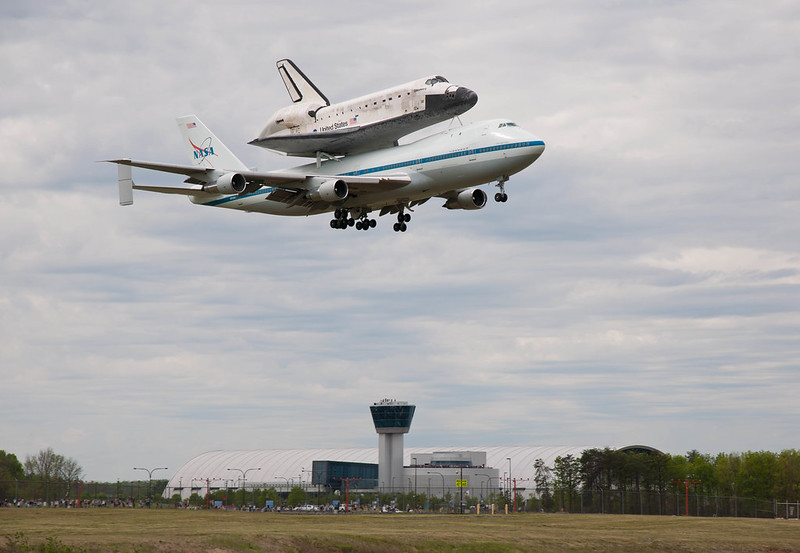 Shuttle Discovery Fly-Over (201204170015HQ).jpg