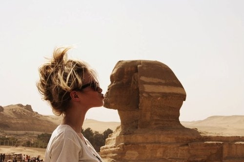 cute-egypt-fashion-girl-hipster-kiss-Favim.com-73651