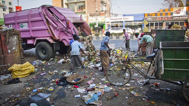 Sorting Trash, Dhaka