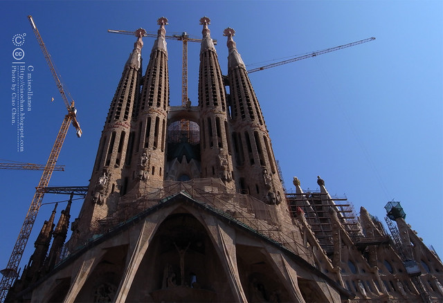 Hola Barcelona~巴塞隆納。聖家堂 Sagrada Familia 沙包重量構成的弧線  R1042603