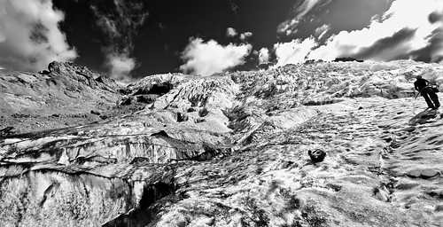 Glacier Hike
vista (B&W)