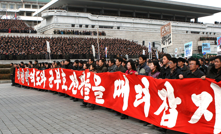 Десятки тысяч жителей столицы на митинге против власти воров и предателей. Много фото