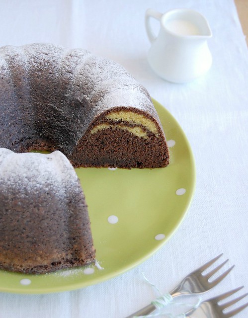 Frangipane ripple chocolate pound cake / Bolo de chocolate com recheio de frangipane