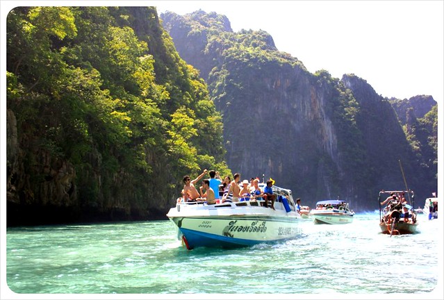 phi phi lei tourist boats