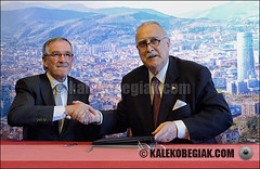 El alcalde, Iñaki Azkuna, y el alcalde de Barcelona, Xavier Trías, firman un convenio de colaboración para favorecer las sinergias entre ambas ciudades en materia de promoción turística y económica y posicionamiento internacional.
