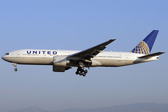 United B777-224/ER N79011 BCN 26/02/2012