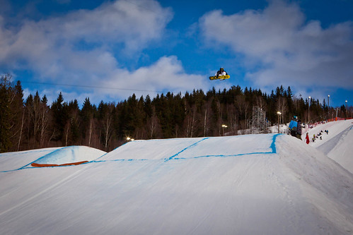 Den nybakte verdensmesteren Chas Guldmond under finalen i slopestyle i Wyllerløypa under Snowboard VM 2012.