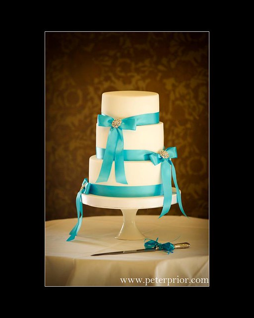 Tiffany Blue Bow Brooch Wedding Cake A simple elegant cake for a wedding 