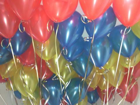 空飄氣球，珍珠紅，珍珠藍，珍珠黃，三色混合 by 豆豆氣球材料屋 http://www.dod.com.tw