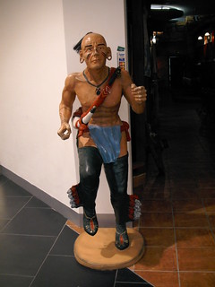 Indianin przed Restauracją Sioux