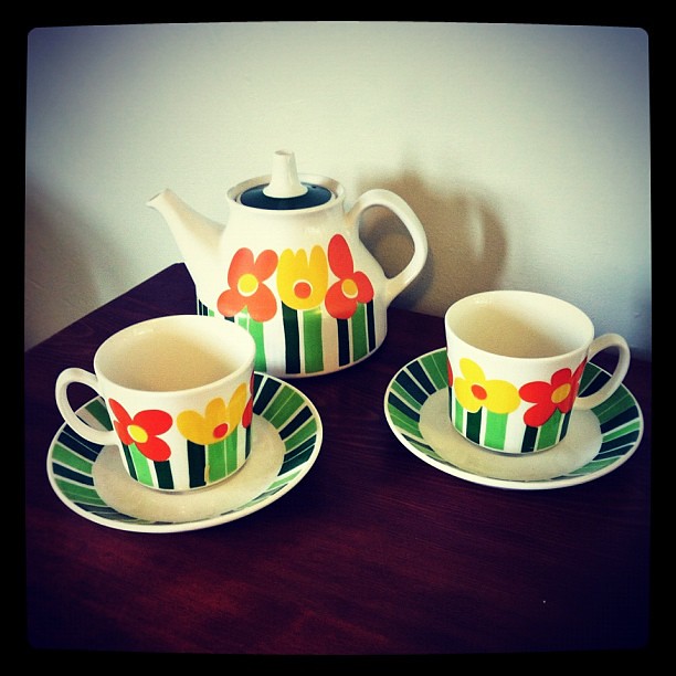 I bought this tea-set today because 1: it's #norwegian 2: it's totally cool #retro and 3: because LOOK how #cute it is!