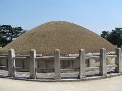 2012-1-korea-241-gyeongju-tomb general Yu-Sin