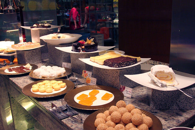 Circles dessert station