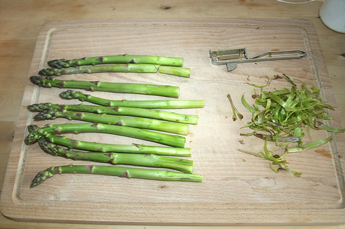 09 - Spargel schälen / Peel asparagus