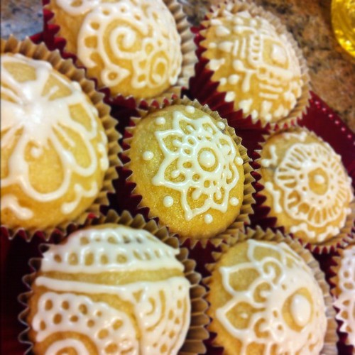 Experimenting and trying to perfect a #henna #cupcake.