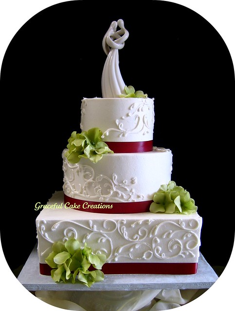 The cake was decorated with a scroll design highlighted with a pearl sheen