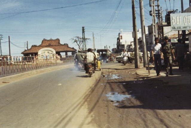 đường Võ Tánh (nay là Hoàng Văn Thụ) thẳng phía trước Lăng Cha Cả