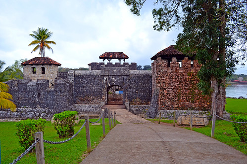 Castillo de San Felipe, Rio Dulce, Guatemala by Adalberto.H.Vega