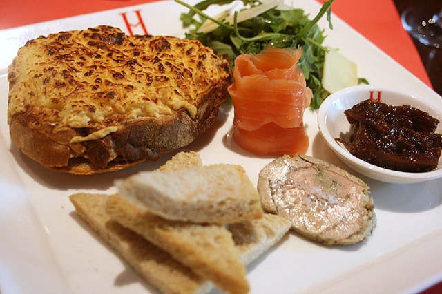 Duck foie gras, Norwegian smoked salmon, a mini croq’Ferdinand accompanied by a roquette salad with mango vinaigrette
