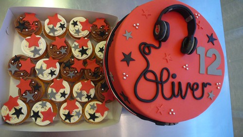 Beats by Dr. Dre Headphone Cake by CAKE Amsterdam - Cakes by ZOBOT