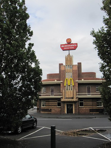 Opposites: hotel reused as fast food outlet 52/9/1 by Collingwood Historical Society