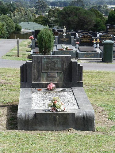 Moe Public Cemetery