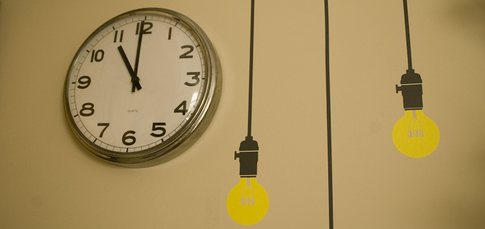 wall clock, vintage style wall clock, blik wall decals, lightbulb stickers, wall art, incandescent bulbs, tan walls, 