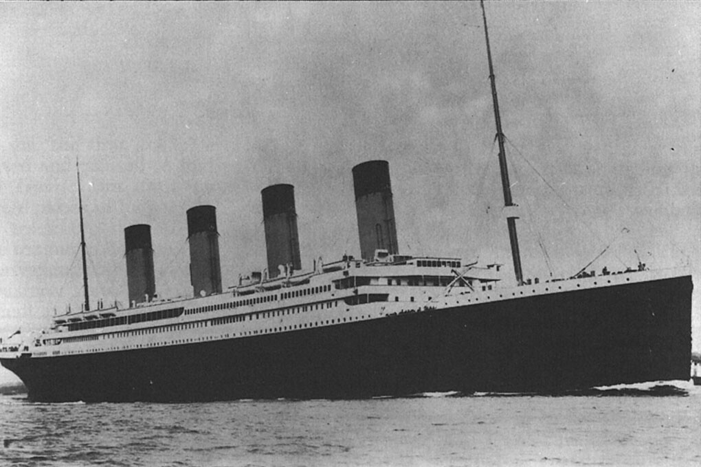 Titanic White star logo (2).jpg