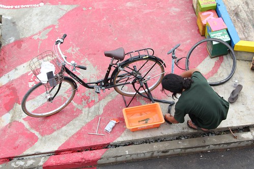 A bike mechanic from Osaka, now living in Ishinomaki 石巻に住む大阪からやってきた自転車やさん