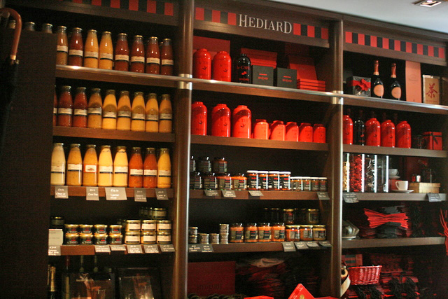 There are close to a thousand items in the Hediard Boutique!