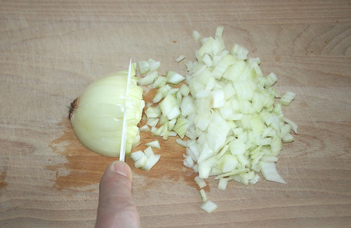 13 - Zwiebel würfeln / Dice onion