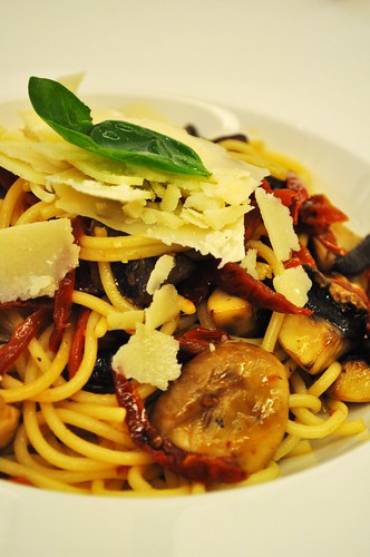 mushroom tomato pasta