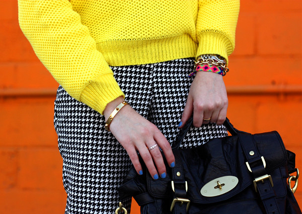 yellow_sweater_houndstooth_trousers6