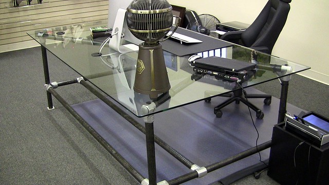 DIY玻璃面的钢管办公桌