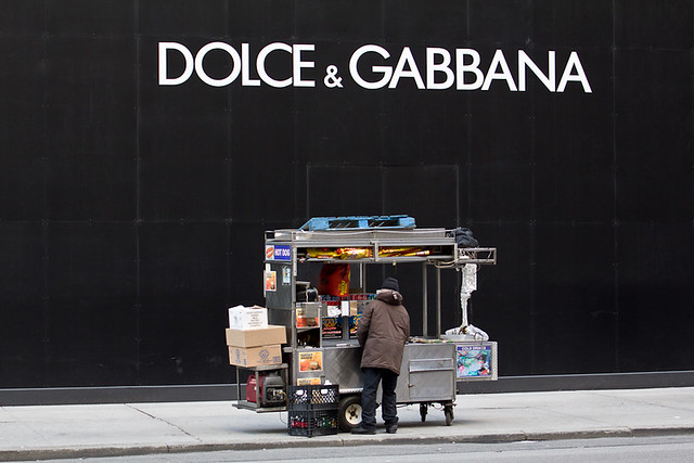 Dolce & Gabbana : the famous hot-dogs, par Franck Vervial
