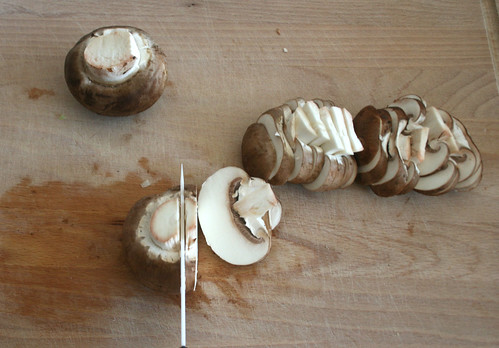 11 - Champignons in Scheiben schneiden / Cur mushrooms in slices