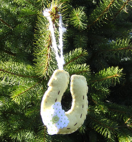 March ornament: Lucky Horseshoe